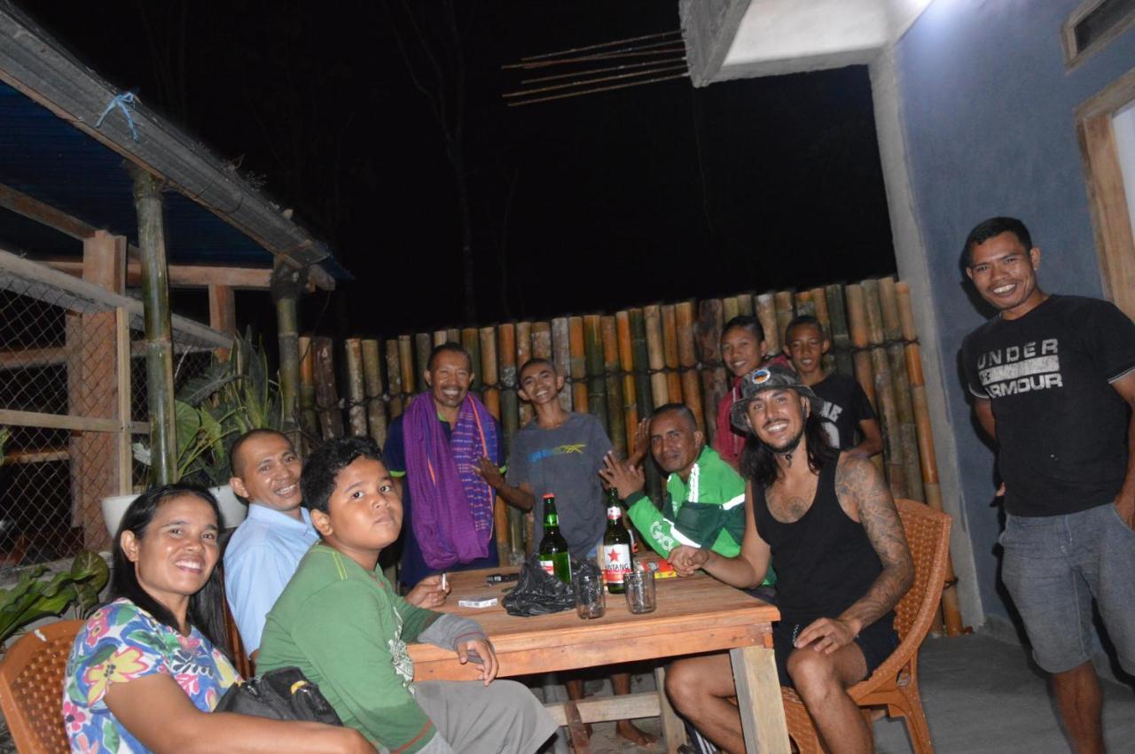 Labuan Bajo Mahoni Guesthouse Екстер'єр фото