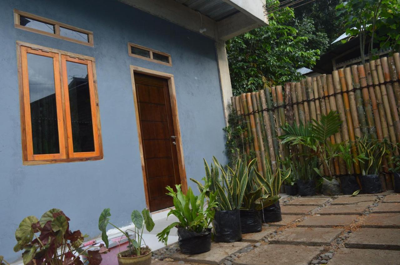 Labuan Bajo Mahoni Guesthouse Екстер'єр фото