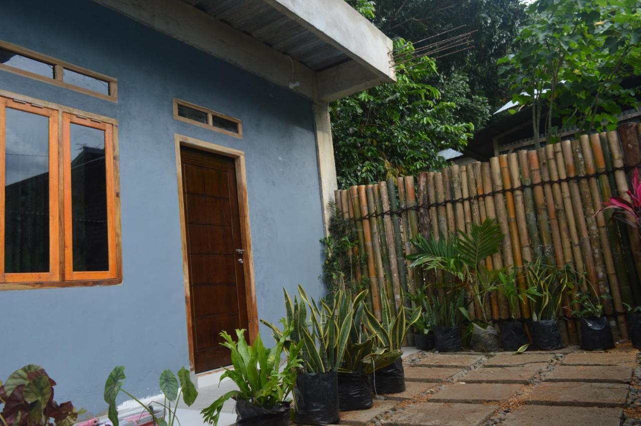 Labuan Bajo Mahoni Guesthouse Екстер'єр фото