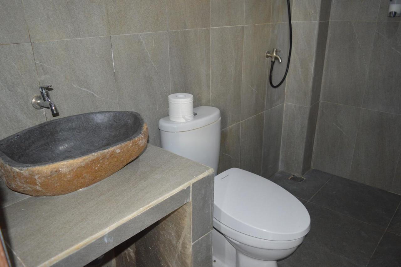 Labuan Bajo Mahoni Guesthouse Екстер'єр фото