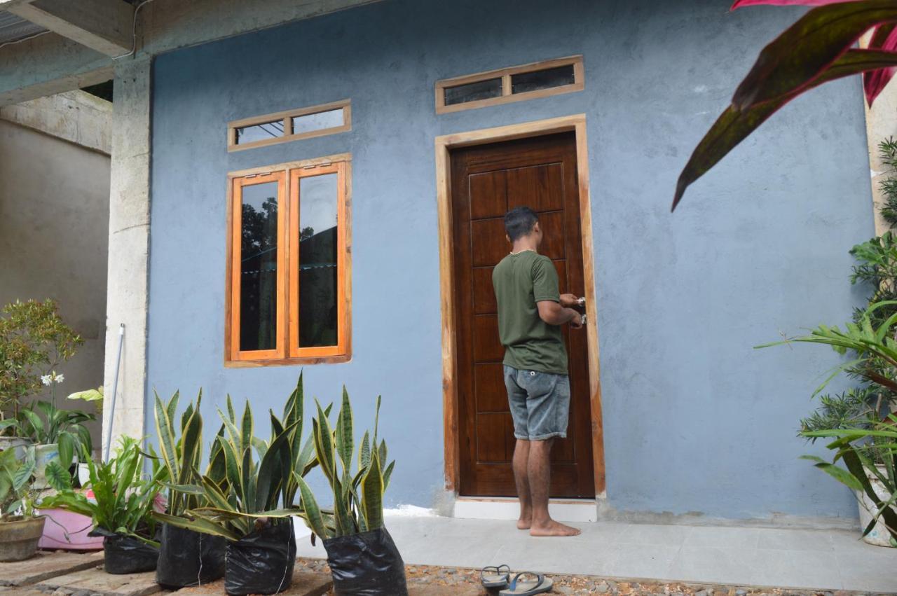 Labuan Bajo Mahoni Guesthouse Екстер'єр фото