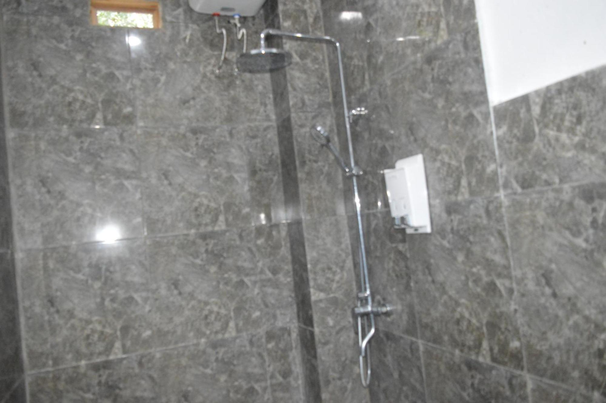 Labuan Bajo Mahoni Guesthouse Екстер'єр фото