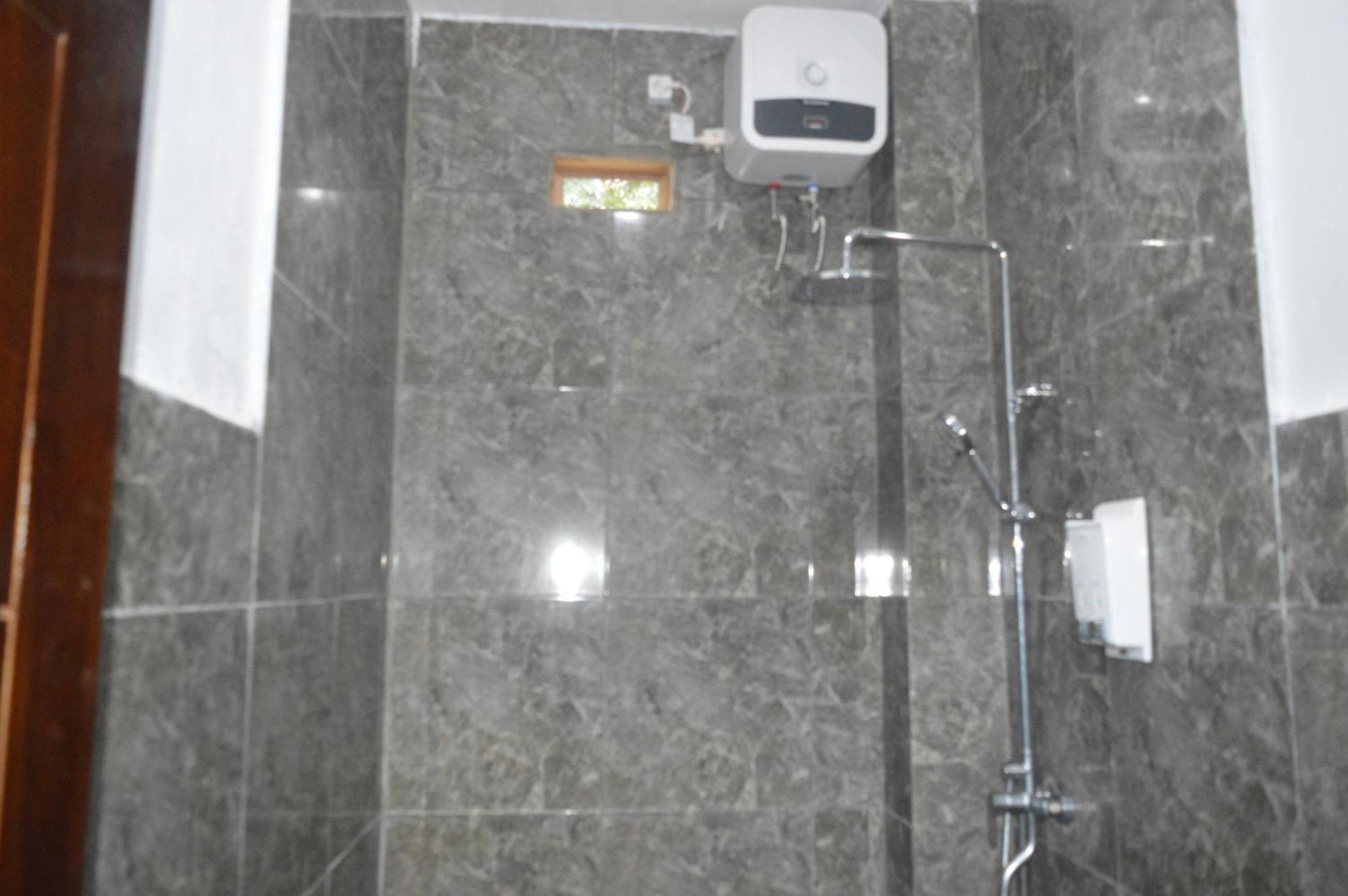 Labuan Bajo Mahoni Guesthouse Екстер'єр фото