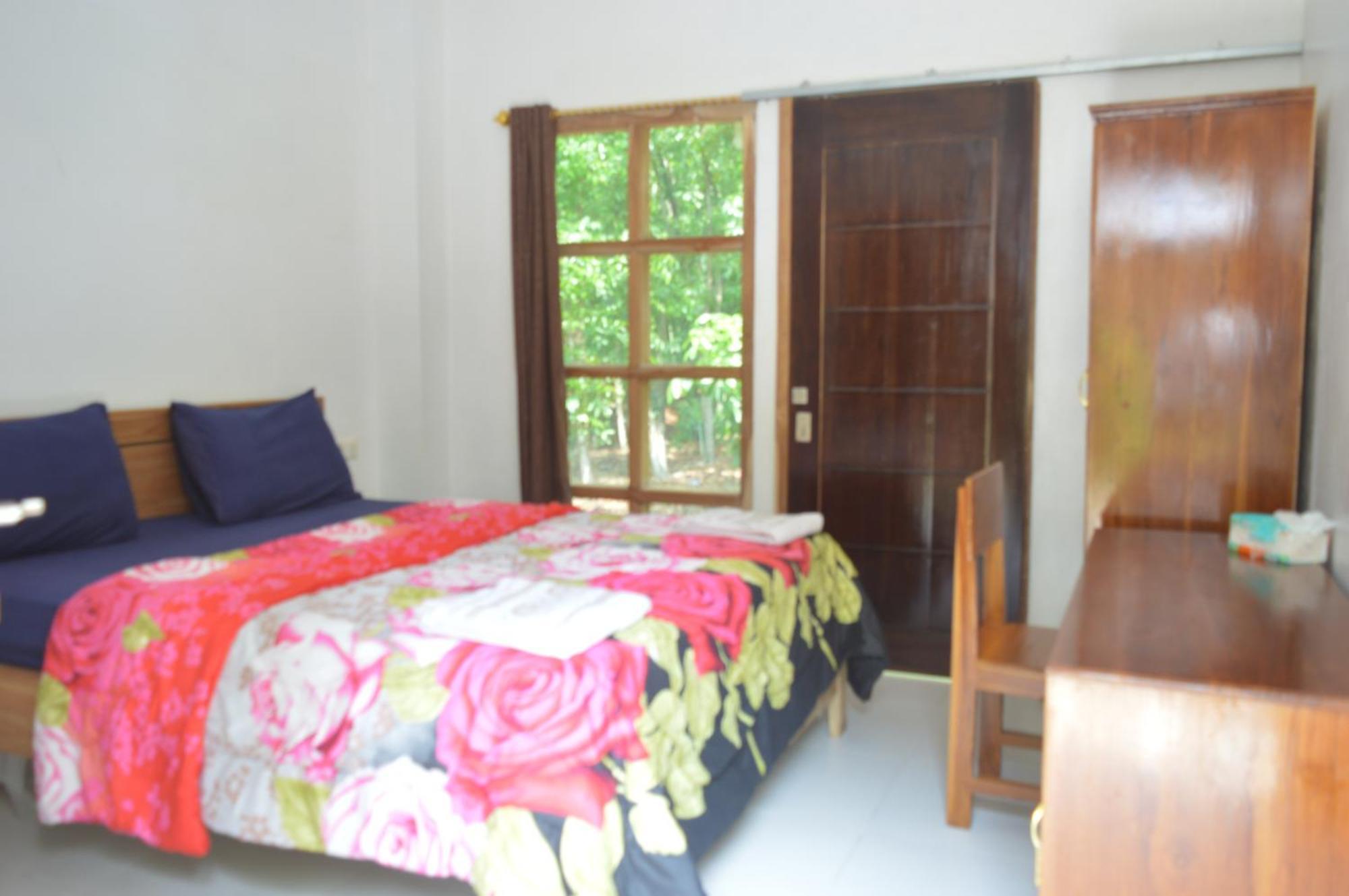 Labuan Bajo Mahoni Guesthouse Екстер'єр фото
