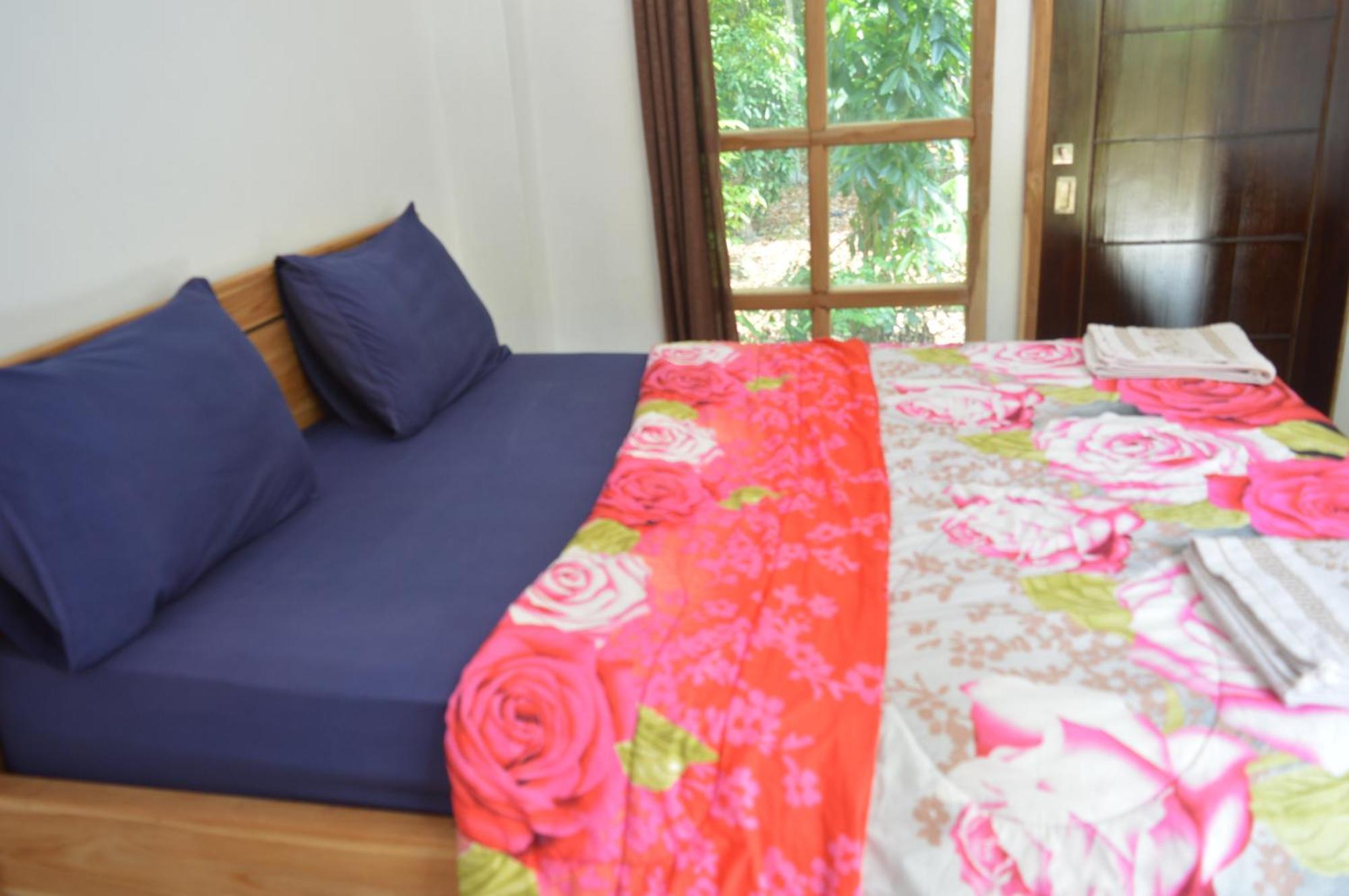 Labuan Bajo Mahoni Guesthouse Екстер'єр фото